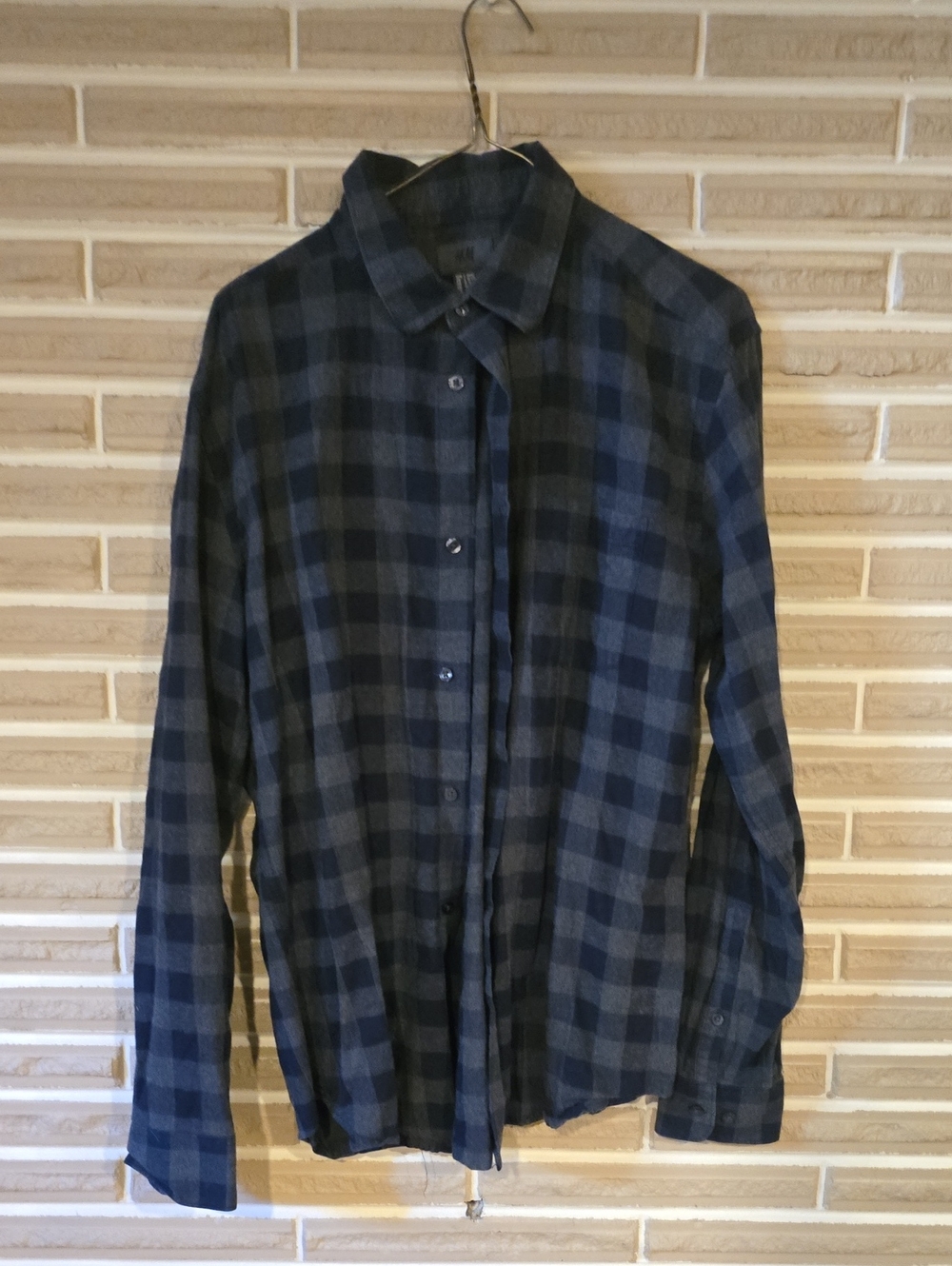 H&M Men's Black and Blue Plaid Button-Down Shirt